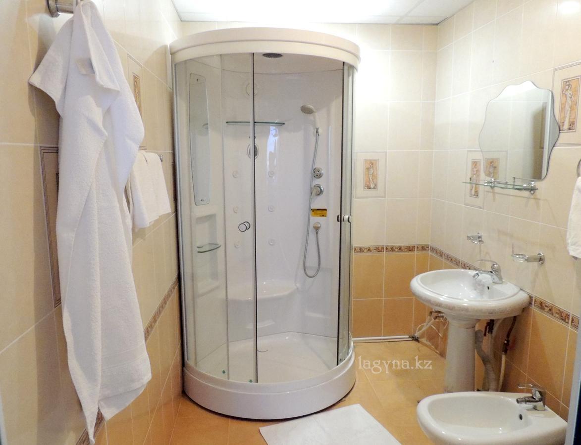 Laguna Hotell Qostanaj Exteriör bild